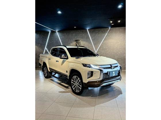 MITSUBISHI L200 TRITON 2.4 16V TURBO DIESEL SPORT HPE-S TERRA CD 4P 4X4 AUTOMÁTICO